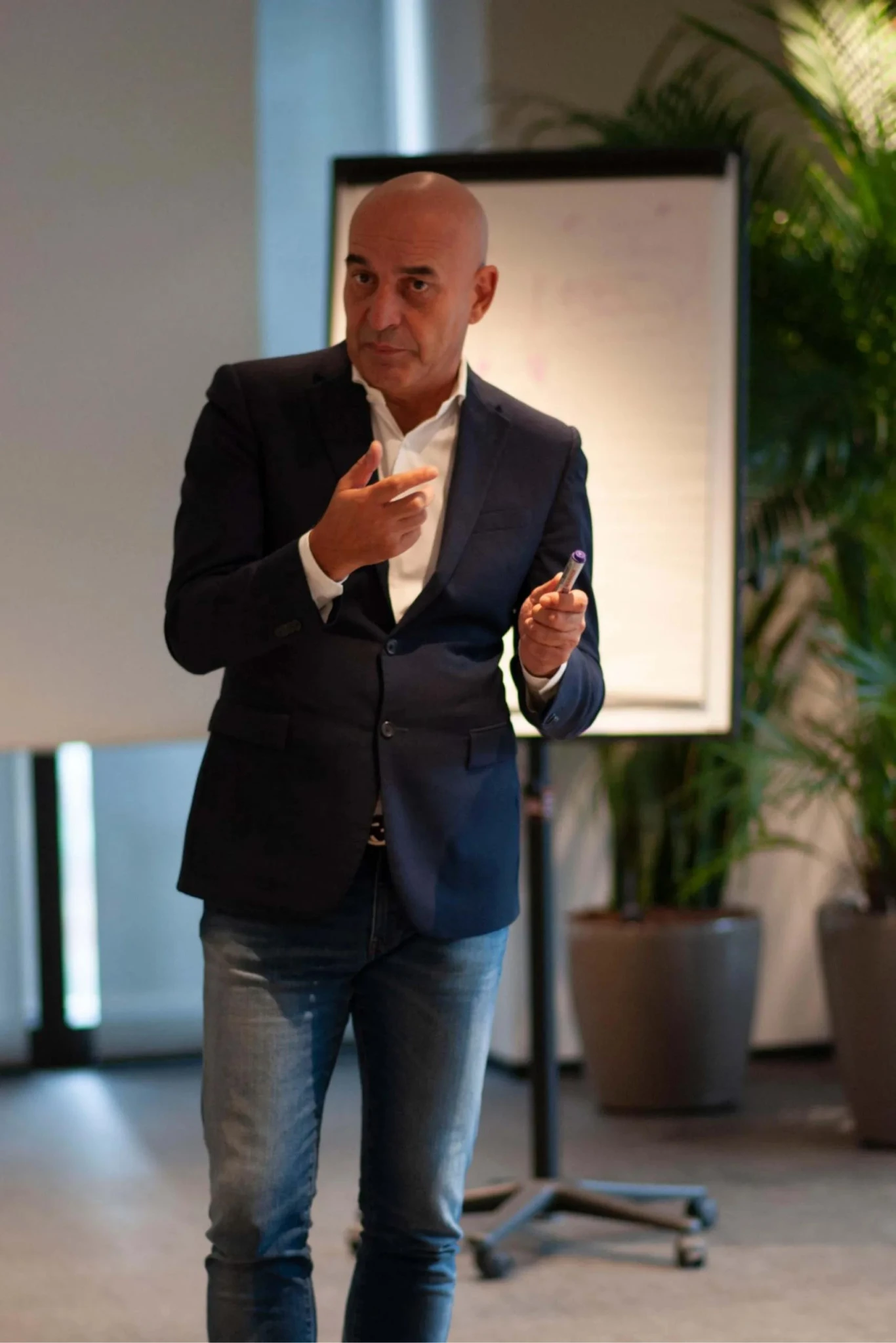 Alfredo Calzolari in azione durante una formazione immobiliare